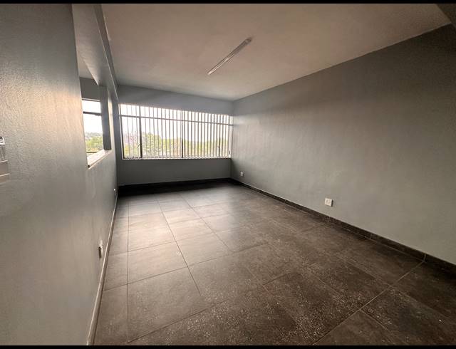 79M² OFFICE TO LET IN GREENSIDE